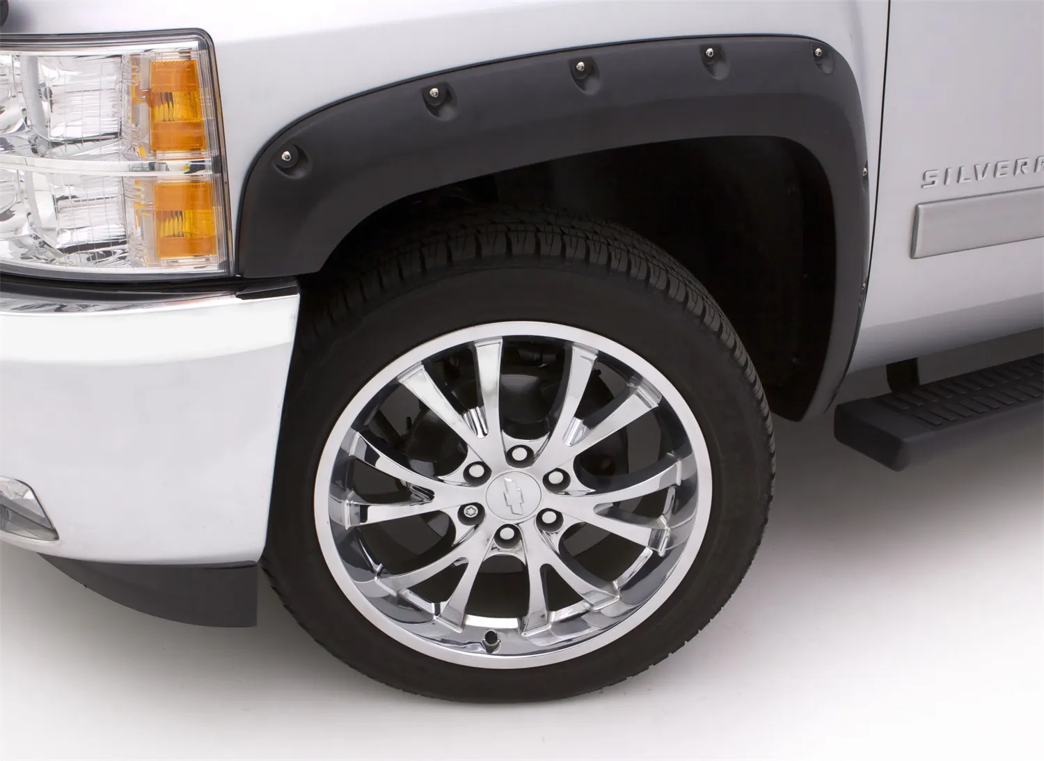 https://aw1.imgix.net/1/lund/RX103S_on_vehicle_HR.jpg