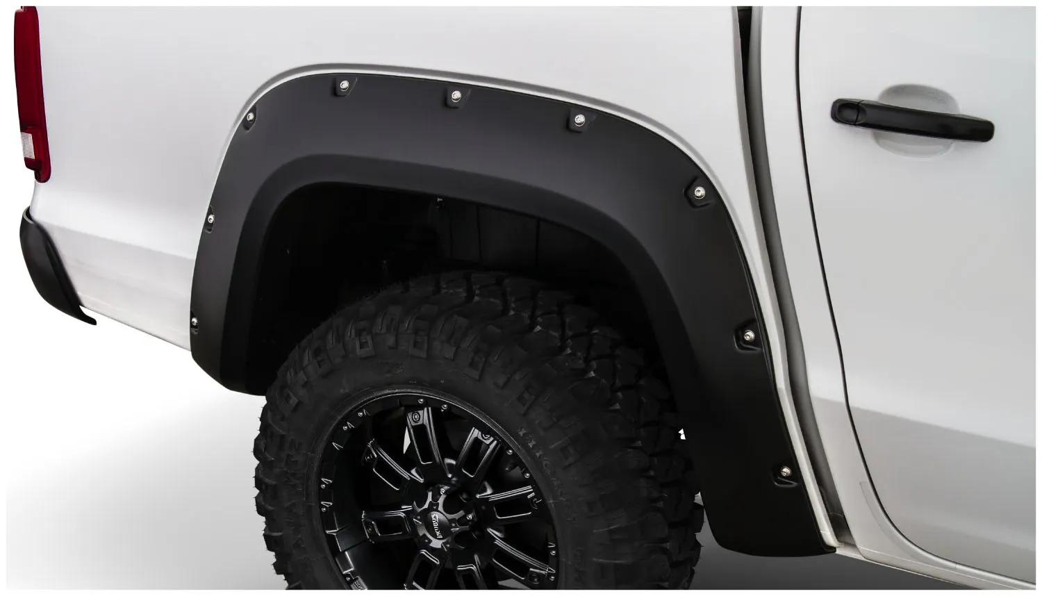 https://aw1.imgix.net/2/bushwacker/171004-02_P04_HR_1.jpg
