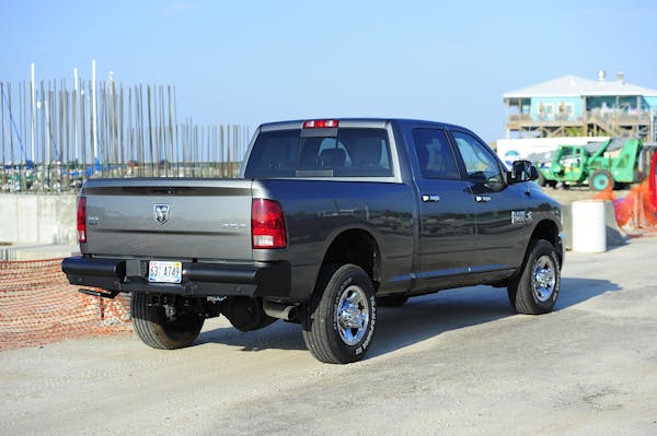 Fab Fours DR94-U1650-1 ELITE Rear Bumper