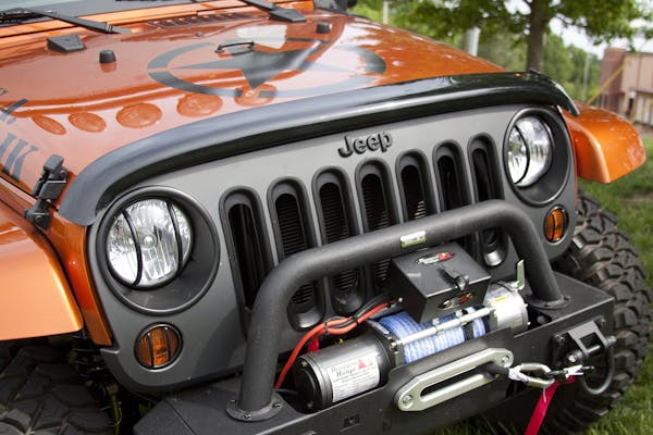 Rugged Ridge  Wraparound Bug Deflector; Smoke; 07-17 Jeep Wrangler  JK