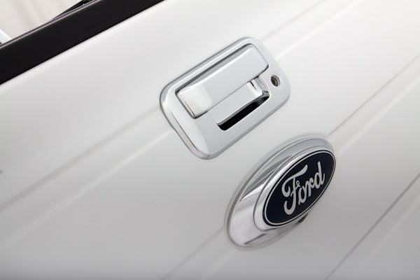AVS 686551 Chrome Tailgate Handle Covers
