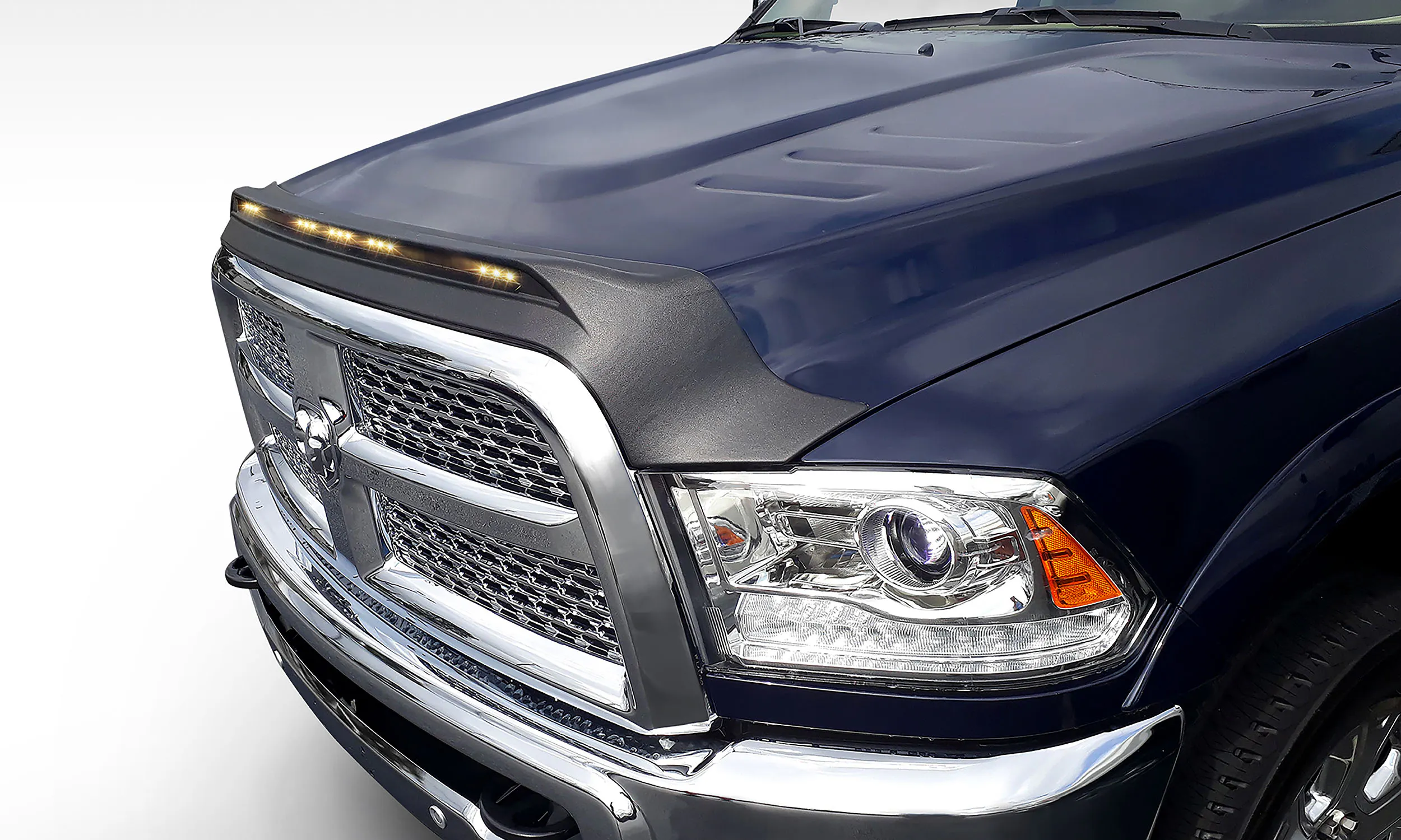 https://aw1.imgix.net/3/avs-auto-ventshade/753004AeroskinLightShieldHoodProtector.jpg