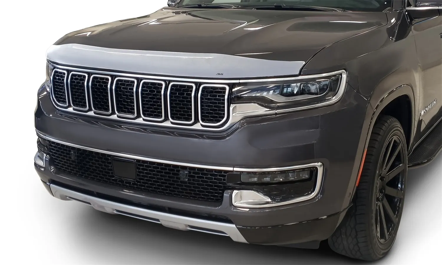 https://aw1.imgix.net/3/avs-auto-ventshade/avs_aeroskin_chrome_jeep_wagoneer_622209.jpg