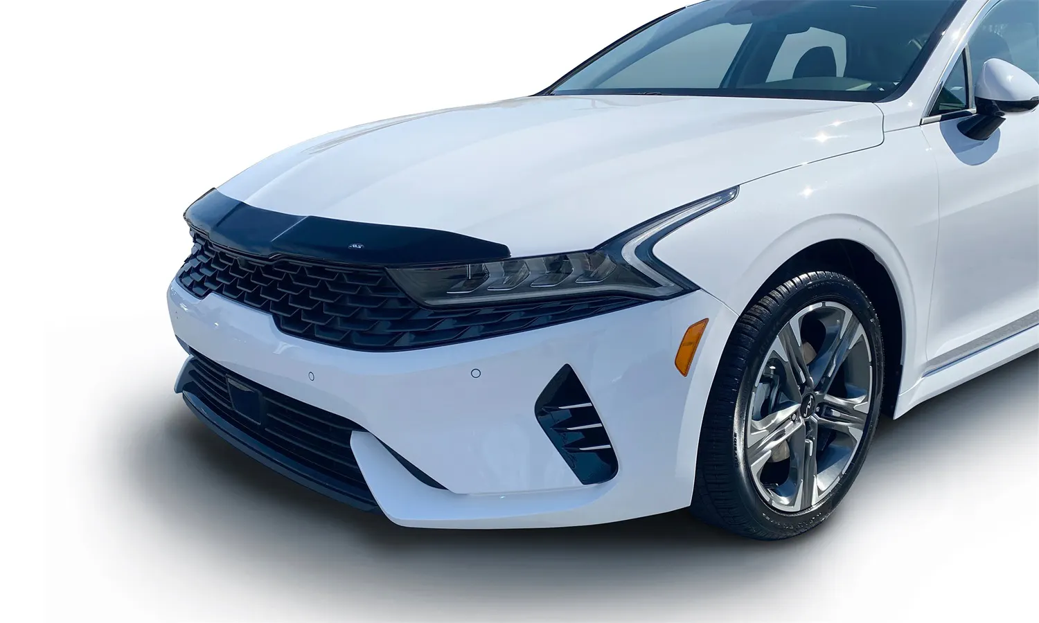 https://aw1.imgix.net/3/avs-auto-ventshade/avs_aeroskin_smoke_kia_k5_21-22_322199.jpg