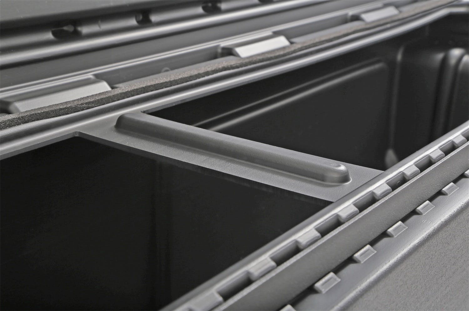 Dee Zee DZ6163P Specialty Series Poly Crossover Tool Box