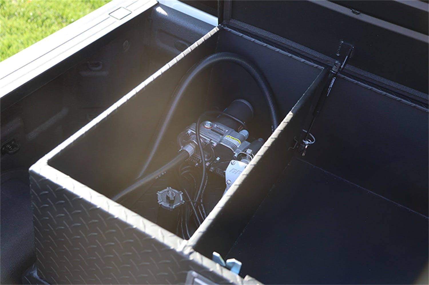 Dee Zee DZ92856TB Specialty Series Combo L-Shaped Tool Box/Liquid