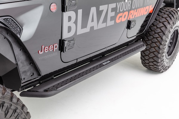Go Rhino DSS4435T Dominator Xtreme DSS SideSteps - Complete Kit: SideStep + Brackets