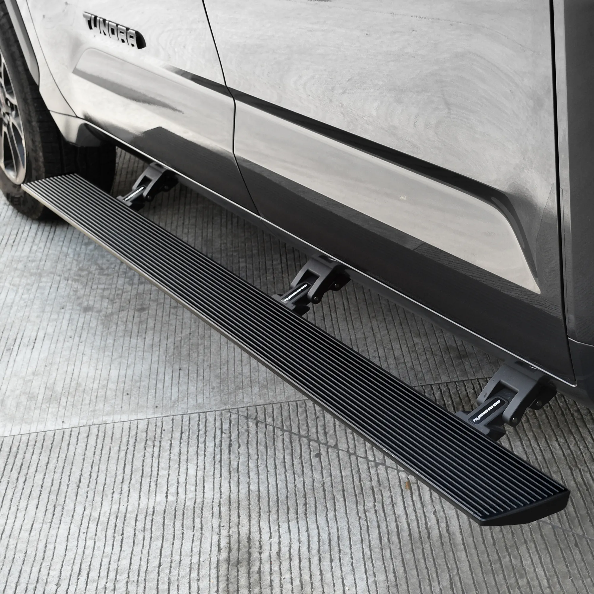 RealTruck Go Rhino E1 Electric Running Boards
