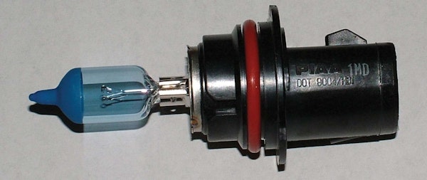 PIAA 19014 9004 (HB1) Xtreme White Plus Single Halogen Bulb