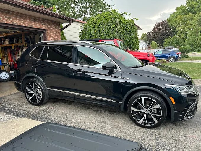 Arrow Motors detailing &ndash; close up of vehicle being cleaned