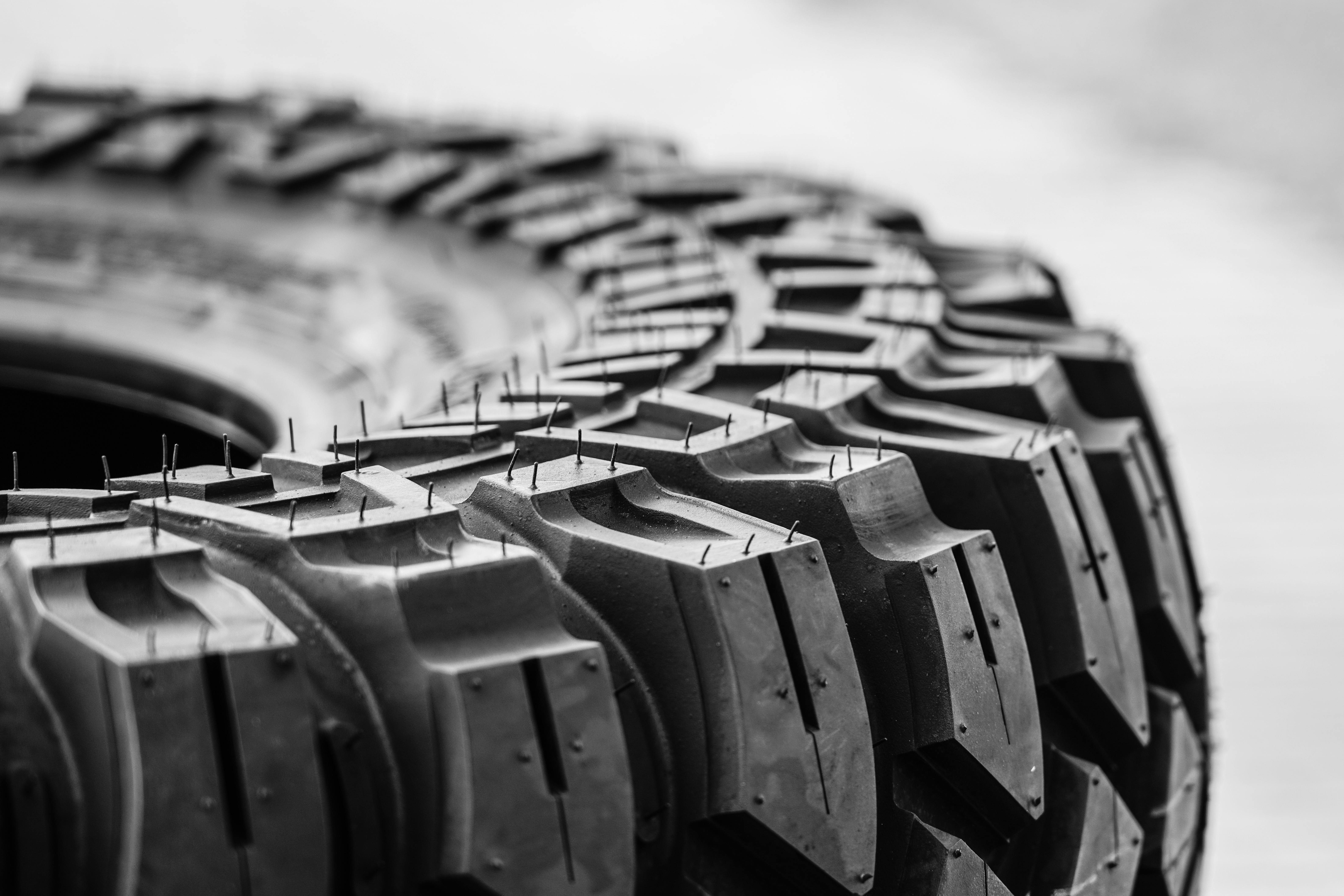 Close up of Arrow Motors aftermarket wheel design