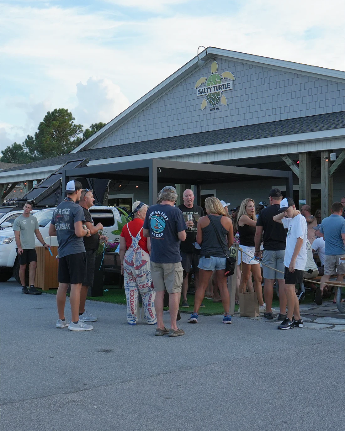 Salty Turtle 4x4 Night &mdash; lineup at sunset