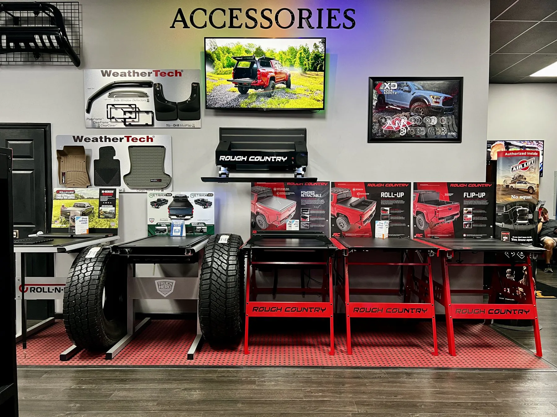 MCOR truck accessory and working bed-cover displays
